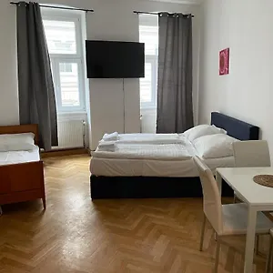** Hotel Easybook-in Austria